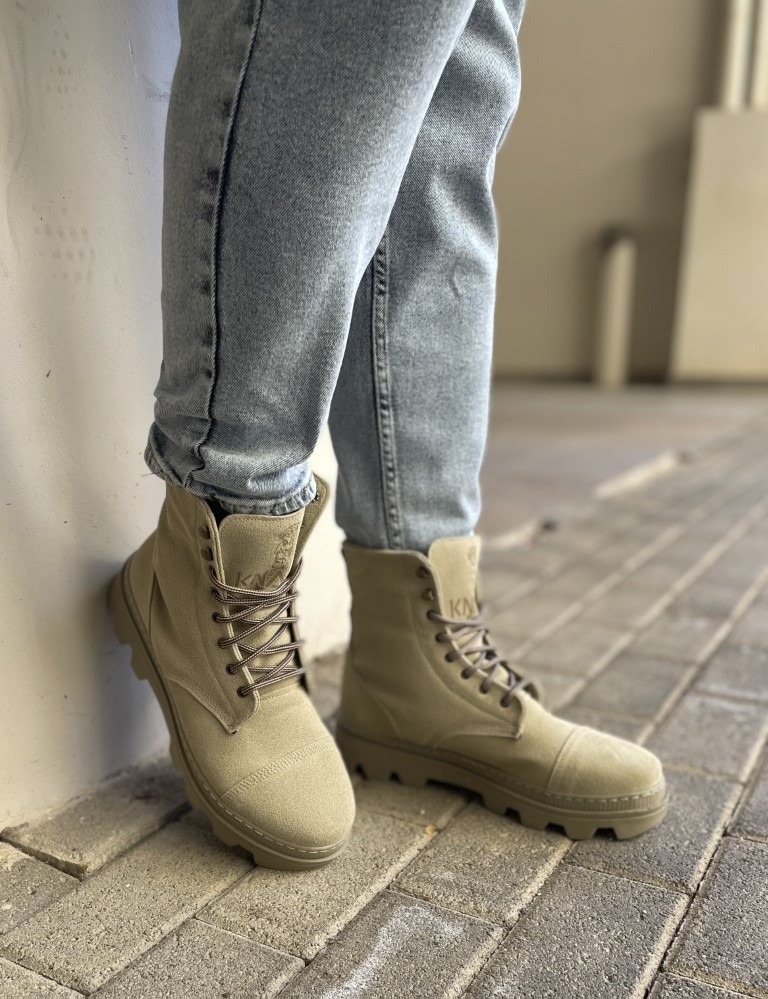 Ανδρικά μπεζ μποτάκια με τρακτερωτή σόλα B026 φωτογραφία